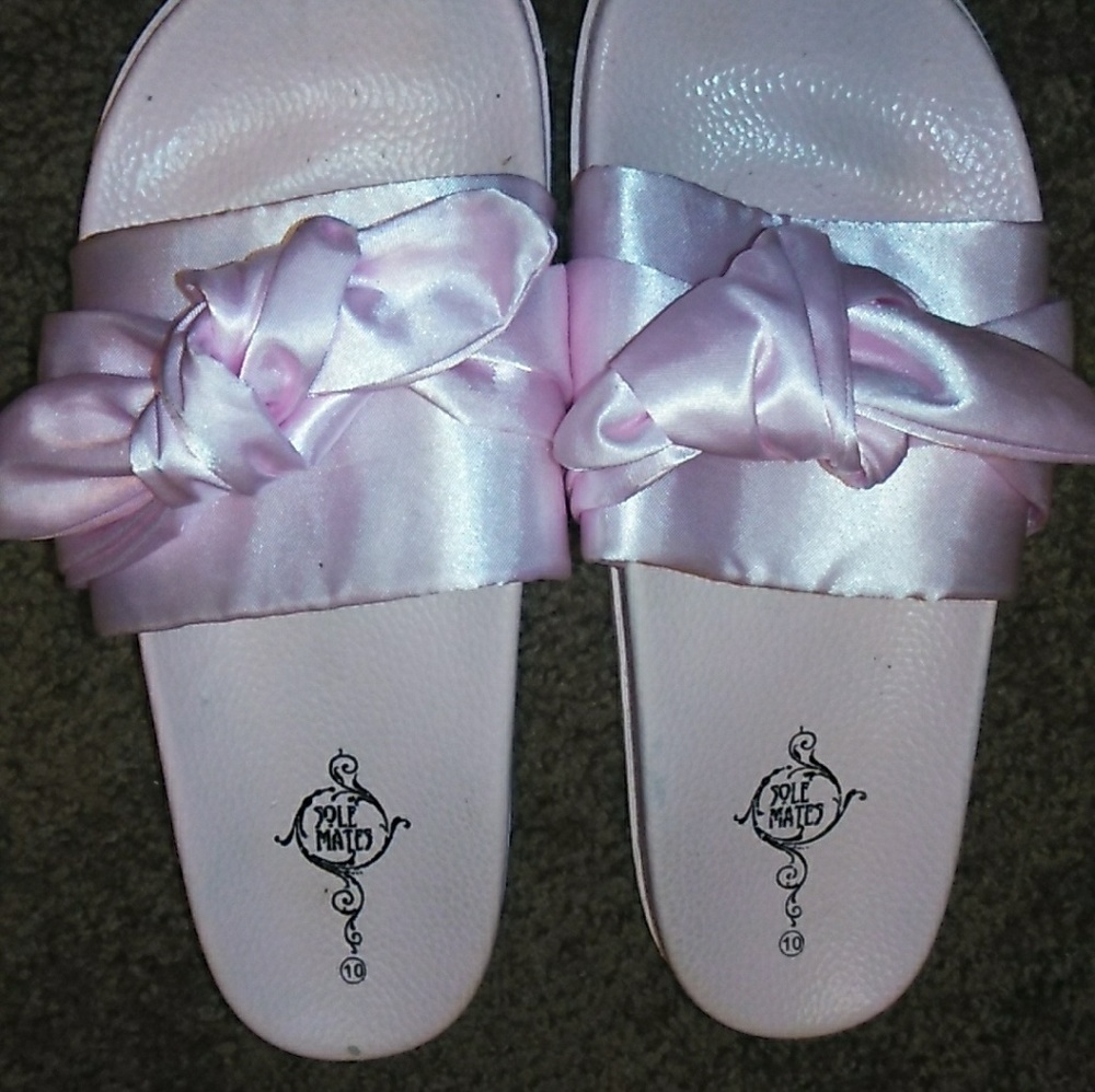 Sole mate pink bow shoes